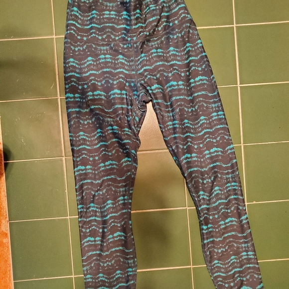 3 pair of Fabletics leggings - Picture 3 of 4